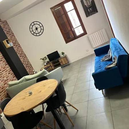 Refurbished And Free Parking Apartamento