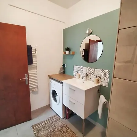 Refurbished And Free Parking Apartamento *